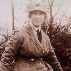 Eva Dobell, WWI nurse with VAD